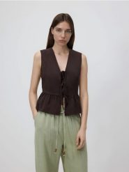 Spodnie z wiskozą - jasnozielony. Zielone spodnie materiałowe damskie Reserved, l, bez wzorów, z tkaniny. Za 99.99 zł.