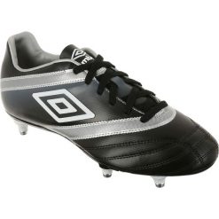 Buty do piłki nożnej Extremis SG korki. Czarne buty sportowe męskie Umbro, z syntetyku, bez zapięcia, do piłki nożnej. Za 199.99 zł.