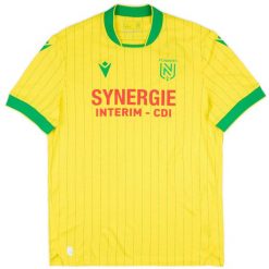 Domowy Strój FC Nantes 2025/26. Czerwone koszulki sportowe męskie Macron, bez wzorów, bez kołnierzyka, bez ramiączek, do piłki nożnej. Za 385.00 zł.