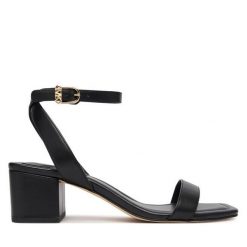 Sandały MICHAEL Michael Kors. Czarne kozaki damskie MICHAEL Michael Kors, bez obcasa, na słupku. Za 529.99 zł.