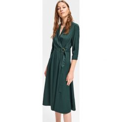 Kopertowa sukienka - Khaki. Brązowe sukienki damskie Reserved, z kopertowym dekoltem. Za 179.99 zł.