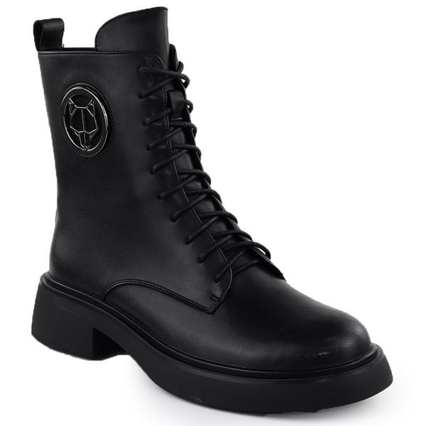 Skórzane botki damskie workery z ozdobą czarne Filippo DBT6408. Czarne botki damskie Filippo, ze skóry, bez obcasa, bez zapięcia. Za 319.99 zł.