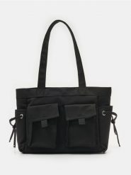 Torba shopper z kieszeniami zewnętrznymi - czarny. Czarne torebki shopper damskie Sinsay, bez wzorów, bez dodatków. Za 59.99 zł.