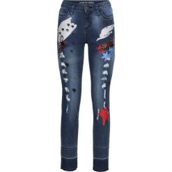 Dżinsy SKINNY z łatami bonprix niebieski "stone”. Niebieskie jeansy damskie bonprix. Za 109.99 zł.