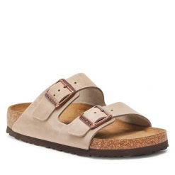 Klapki Birkenstock. Brązowe klapki damskie Birkenstock, bez wzorów, bez obcasa. Za 409.99 zł.