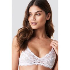 NA-KD Lingerie Koronkowy biustonosz na cienkich ramiczkach - White. Biustonosze marki NA-KD Lingerie. Za 72.95 zł.