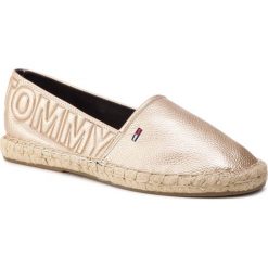 Espadryle TOMMY JEANS - Shiny Metallic Espadrille EN0EN00453 Light Gold 715. Espadryle damskie marki Tommy Jeans. Za 299.00 zł.