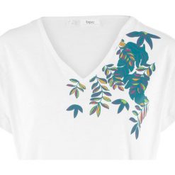Shirt z nadrukiem, krótki rękaw bonprix biały z nadrukiem. Bluzki damskie bonprix. Za 29.99 zł.
