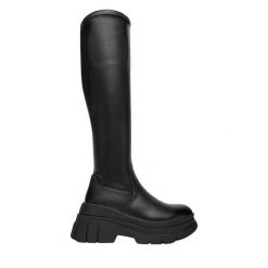 Kozaki DeeZee. Czarne kozaki damskie DeeZee, bez obcasa, na płaskiej podeszwie. Za 249.99 zł.