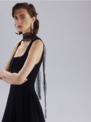 Wąski szal - czarny. Czarne szaliki i chusty damskie Reserved, bez wzorów. Za 39.99 zł.