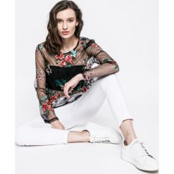 Answear - Bluzka. Szare bluzki damskie ANSWEAR, z materiału, casualowe, z okrągłym kołnierzem. W wyprzedaży za 39.90 zł.