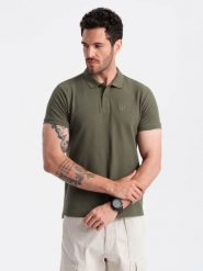 Męska jednokolorowa koszulka polo BASIC z dzianiny pique - ciemnooliwkowa V6 - Rozmiar: M. Zielone koszulki polo męskie Ombre Clothing, m, z aplikacjami, z bawełny, bez kołnierzyka, bez ramiączek. W wyprzedaży za 79.99 zł.