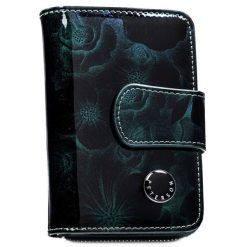 Zielony, pionowy portfel damski ze skóry naturalnej i ekologicznej, zamykany suwakiem i zatrzaskiem - Peterson. Zielone portfele damskie Peterson, bez wzorów, ze skóry. Za 96.99 zł.