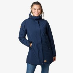 Kurtka zimowa turystyka damska Swedemount Sarek Insulated Coat wodoodporna. Niebieskie kurtki damskie SWEDEMOUNT, na zimę, bez wzorów, z tkaniny, bez kaptura, trekkingowe. Za 499.99 zł.