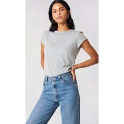 NA-KD Basic T-shirt z surowym wykończeniem - Grey. T-shirty damskie marki NA-KD Basic. Za 52.95 zł.