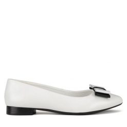 Baleriny Lasocki. Białe baleriny damskie Lasocki, bez wzorów, bez obcasa. Za 169.99 zł.