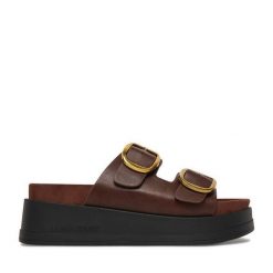 Klapki Guess Jeans. Brązowe klapki damskie Guess Jeans, z aplikacjami, z jeansu, bez obcasa. Za 199.99 zł.