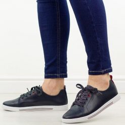 Granatowe skórzane półbuty, tenisówki damskie S.Barski 268R. Niebieskie półbuty damskie S.BARSKI, na jesień, bez wzorów, ze skóry, klasyczne, bez obcasa, bez zapięcia. Za 219.00 zł.