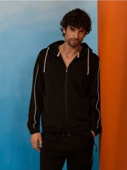 Rozpinana bluza z kapturem - czarny. Czarne bluzy męskie Sinsay, l, bez wzorów, z kapturem. Za 79.99 zł.