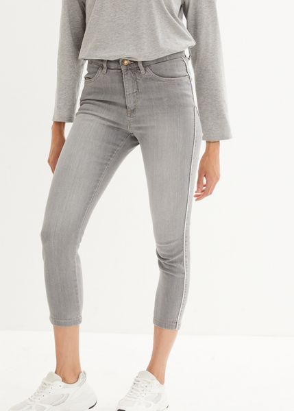 Dżinsy o kroju skinny 7/8 z wygodnym stretchem. Szare jeansy damskie bonprix. Za 84.99 zł.