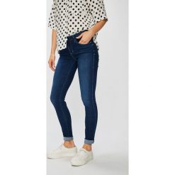 Guess Jeans - Jeansy Sexy Curve. Jeansy damskie marki Guess Jeans. W wyprzedaży za 429.90 zł.