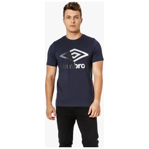 Umbro Koszulka Ss Graphic 1 , granatowy, rozmiar S. Niebieskie koszulki sportowe męskie Umbro, m, bez wzorów, z bawełny, bez kołnierzyka, bez ramiączek, climacool (adidas). W wyprzedaży za 59.99 zł.