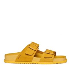 Klapki Geox. Żółte klapki damskie Geox, bez wzorów, bez obcasa. Za 359.99 zł.