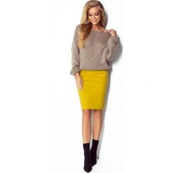 Mocca Oversizowy Lekki Sweter z Szerokim Dekoltem. Swetry damskie Molly.pl, na wiosnę, m, bez wzorów, biznesowe, bez kołnierzyka, bez ramiączek, bez kaptura. Za 139.90 zł.