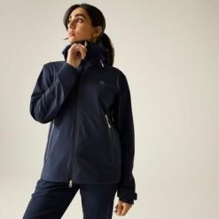 Damska, 3-warstwowa, lekka, wodoodporna kurtka turystyczna z kapturem Haik. Niebieskie kurtki damskie Dare 2b, l, bez wzorów, z materiału, z kapturem. Za 559.99 zł.