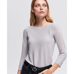 Sweter z błyszczącą nitką - Srebrny. Swetry damskie marki bonprix. Za 69.99 zł.