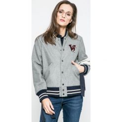 Wrangler - Kurtka bomber. Kurtki damskie marki Wrangler. W wyprzedaży za 249.90 zł.