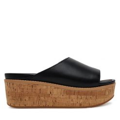 Klapki FitFlop. Czarne klapki damskie FitFlop, bez wzorów, bez obcasa. Za 459.99 zł.