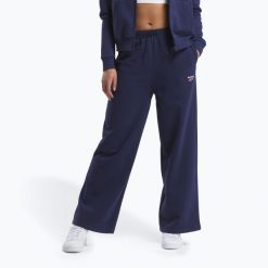 Spodnie damskie Reebok Identity Small Logo Fleece WIde Leg. Niebieskie obuwie sportowe damskie REEBOK FITNESS, bez wzorów, na fitness i siłownię. Za 209.99 zł.