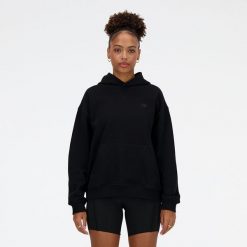 Bluza damska New Balance WT41537BK – czarna. Czarne bluzy damskie New Balance, s, bez wzorów, z bawełny, bez kaptura. Za 399.99 zł.