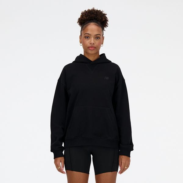 Bluza damska New Balance WT41537BK – czarna. Czarne bluzy damskie New Balance, s, bez wzorów, z bawełny, bez kaptura. Za 399.99 zł.