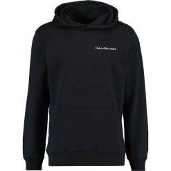 Calvin Klein Jeans HOROS 2 REGULAR POPOVER Bluza z kapturem ck black. Bluzy męskie marki Calvin Klein Jeans. W wyprzedaży za 449.10 zł.