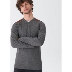 Sweter z guzikami - Szary. Swetry przez głowę męskie marki Giacomo Conti. W wyprzedaży za 59.99 zł.