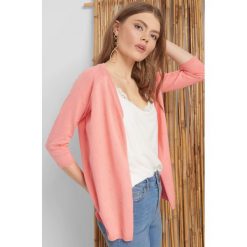 Sweter w groszki 3D. Kardigany damskie Orsay. Za 49.99 zł.