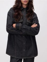 Jeansowa koszula oversize - szary. Szare koszule damskie Reserved, l, bez wzorów, z denimu, bez kołnierzyka, bez ramiączek. W wyprzedaży za 79.99 zł.