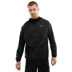 Męska kurtka wiatrówka do biegania Fitness Siroko Bund Black. Czarne kurtki sportowe męskie SIROKO, m, bez wzorów, z materiału, do biegania. Za 338.00 zł.