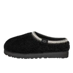 Buty do chodzenia dla dorosłych UGG Tasman Maxi Curly Slipper Black. Czarne klapki damskie UGG, bez wzorów, bez obcasa. Za 493.11 zł.