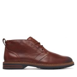 Trzewiki Clarks. Brązowe botki męskie Clarks, bez wzorów, bez zapięcia. Za 519.99 zł.