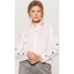 Koszula ze zdobieniami na rękawach - Biały. Koszule damskie marki Mohito. Za 119.99 zł.