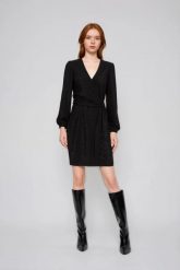 Sukienka z dekoltem czarna. Czarne sukienki damskie MOODO, l, bez wzorów, z elastanu, bez kołnierzyka, bez ramiączek. Za 149.99 zł.