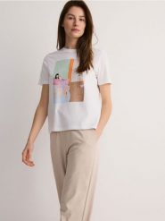 T-shirt regular z nadrukiem - złamana biel. T-shirty damskie Reserved, l, bez wzorów, z bawełny, bez kołnierzyka. W wyprzedaży za 15.99 zł.