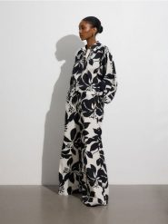 Wzorzyste spodnie palazzo - wielobarwny. Spodnie materiałowe damskie Reserved, l, bez wzorów, z bawełny. W wyprzedaży za 89.99 zł.