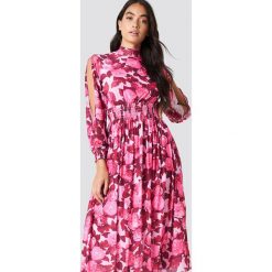 NA-KD Boho Siateczkowa sukienka z rozciętym rękawem - Multicolor. Sukienki damskie marki NA-KD Boho. W wyprzedaży za 97.18 zł.