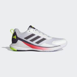 Buty Novaflight 2 Indoor. Białe buty sportowe męskie Adidas, z materiału, bez zapięcia, do piłki ręcznej. Za 468.10 zł.