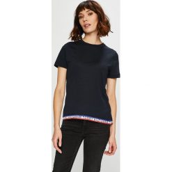 Tommy Hilfiger - Top. Czarne topy damskie Tommy Hilfiger, z nadrukiem, z bawełny, z okrągłym kołnierzem, z krótkim rękawem. Za 179.90 zł.