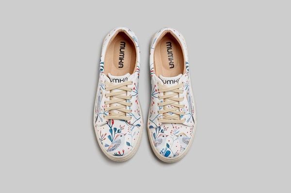 Mumka Shoes Sneakersy wegańskie Niebieskie Ptaki Mumka-40. Niebieskie trampki i tenisówki damskie Mumka Shoes, bez wzorów, bez zapięcia. Za 329.00 zł.